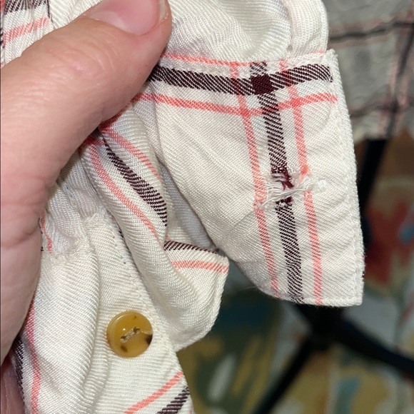 Old navy Women's Cream Plaid Button-Front Shirt Top - Picture 3 of 7